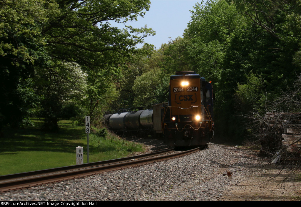 Backlit and under a high sun, CSX 2044comes west with Y106